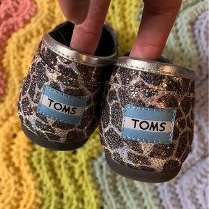 Toms Glitter Giraffe Shoes women’s 8